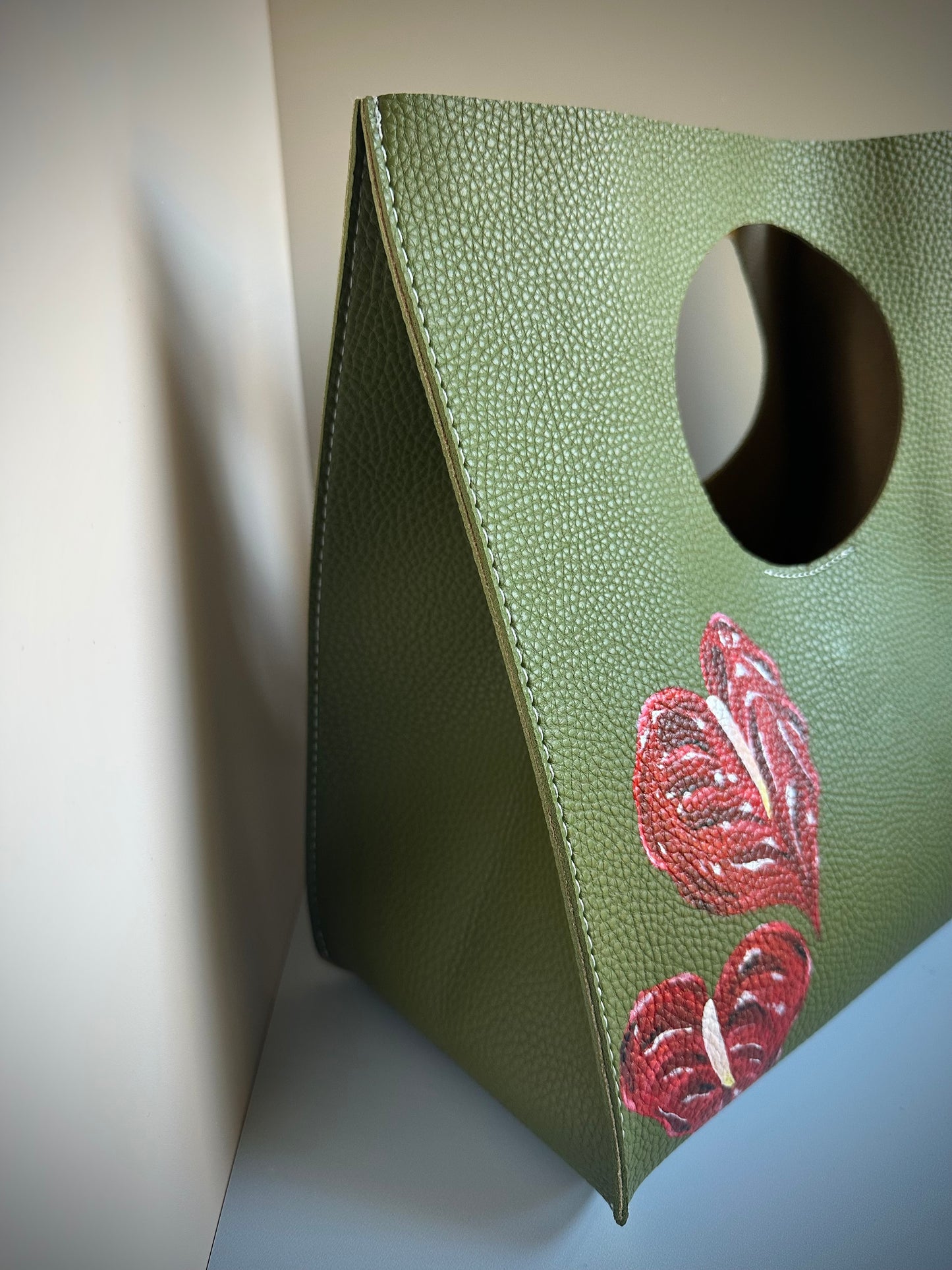 Anthurium Minimalist Bucket Bag