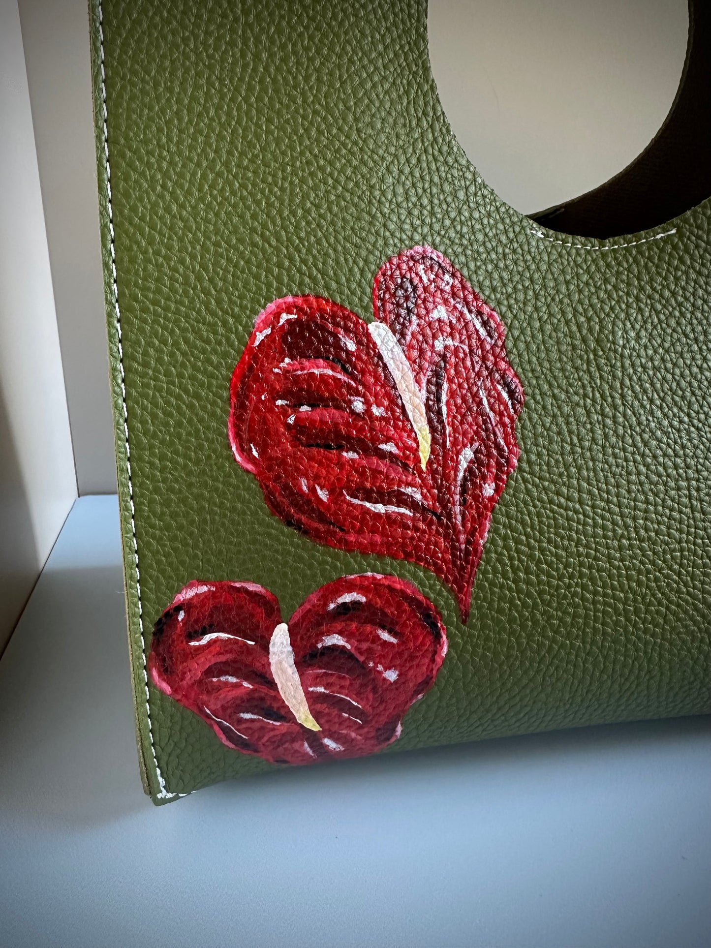 Anthurium Minimalist Bucket Bag